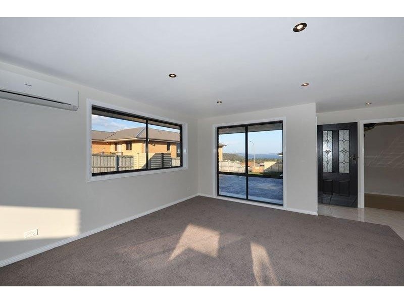 2/38 Adelong Drive, Kingston TAS 7050