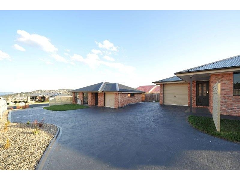2/38 Adelong Drive, Kingston TAS 7050