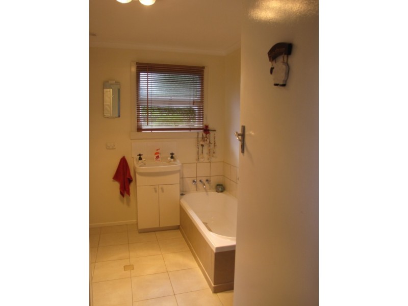 15 Gourlay Street, Blackmans Bay TAS 7052