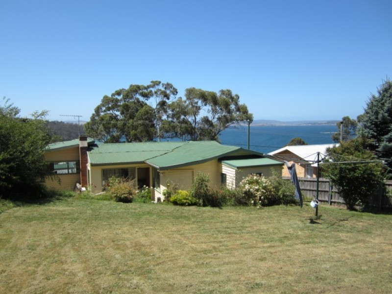 8 Auburn Road, Kingston Beach TAS 7050