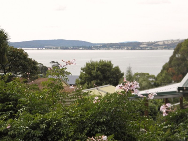 26 Gourlay Street, Blackmans Bay TAS 7052