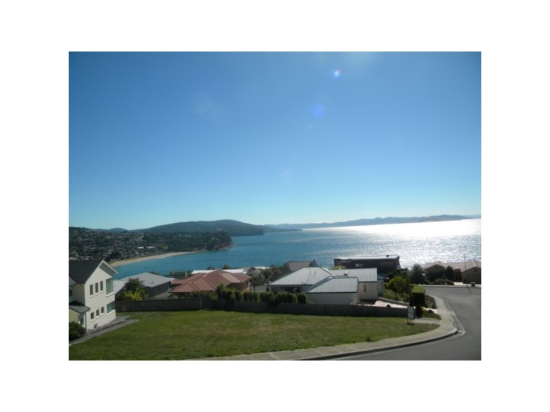 2 Steen Court, Blackmans Bay TAS 7052
