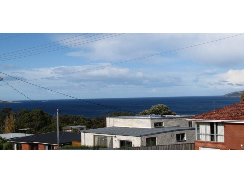 11 Tingira Road, Blackmans Bay TAS 7052