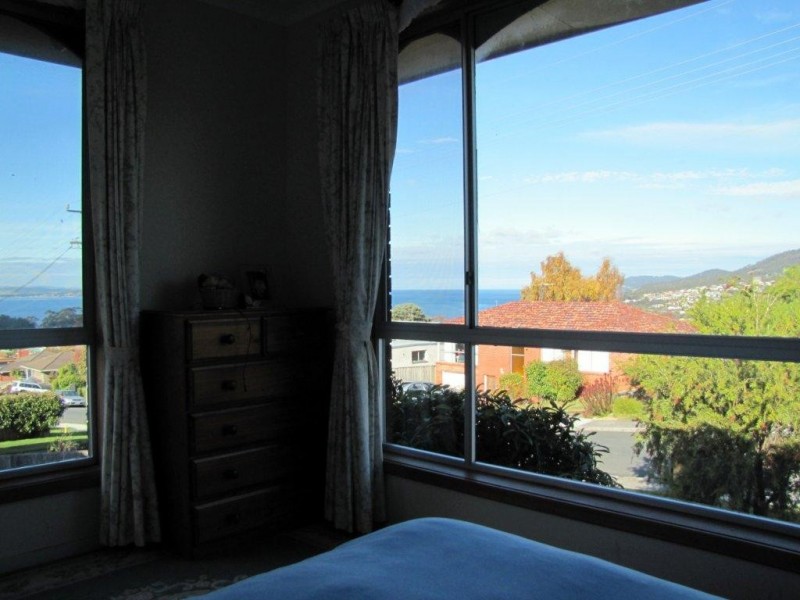 11 Tingira Road, Blackmans Bay TAS 7052