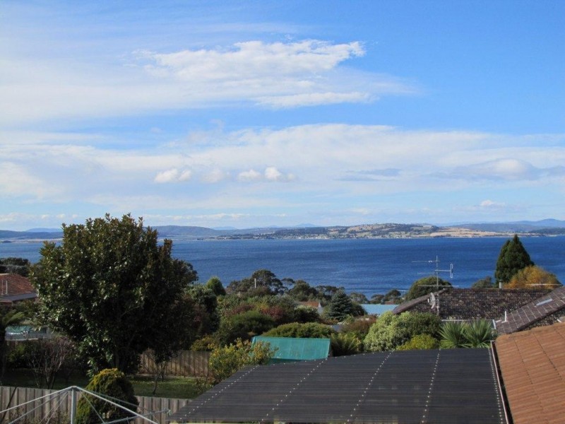 11 Tingira Road, Blackmans Bay TAS 7052