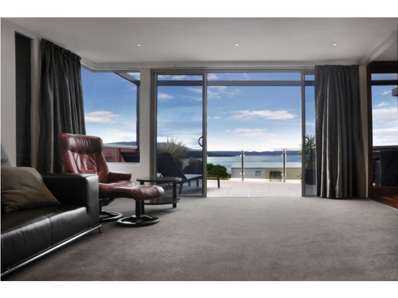 22 Suncoast Dr, Blackmans Bay TAS 7052
