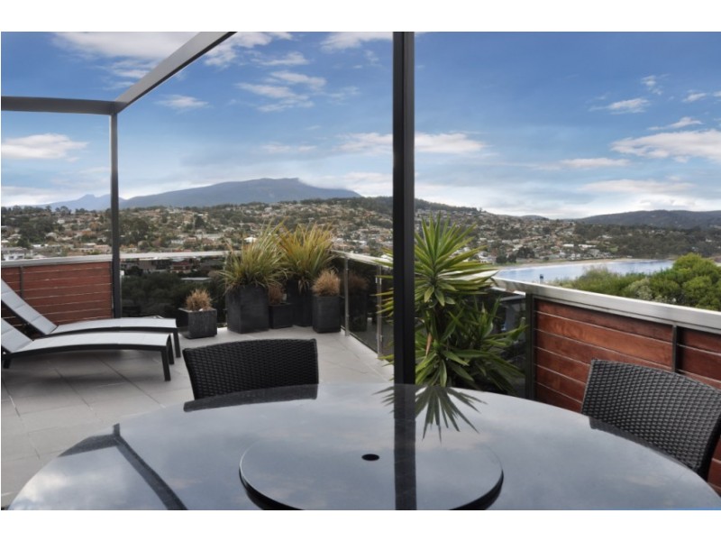 22 Suncoast Dr, Blackmans Bay TAS 7052