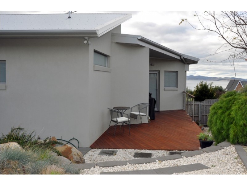 22 Suncoast Dr, Blackmans Bay TAS 7052