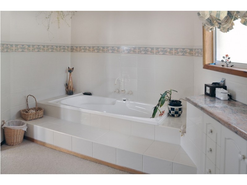 66 Jindabyne Road, Kingston Beach TAS 7050