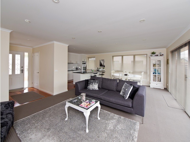 1/4 Lomandra Drive, Blackmans Bay TAS 7052