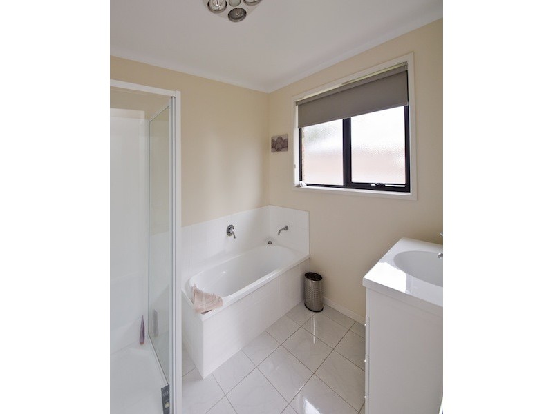 1/4 Lomandra Drive, Blackmans Bay TAS 7052