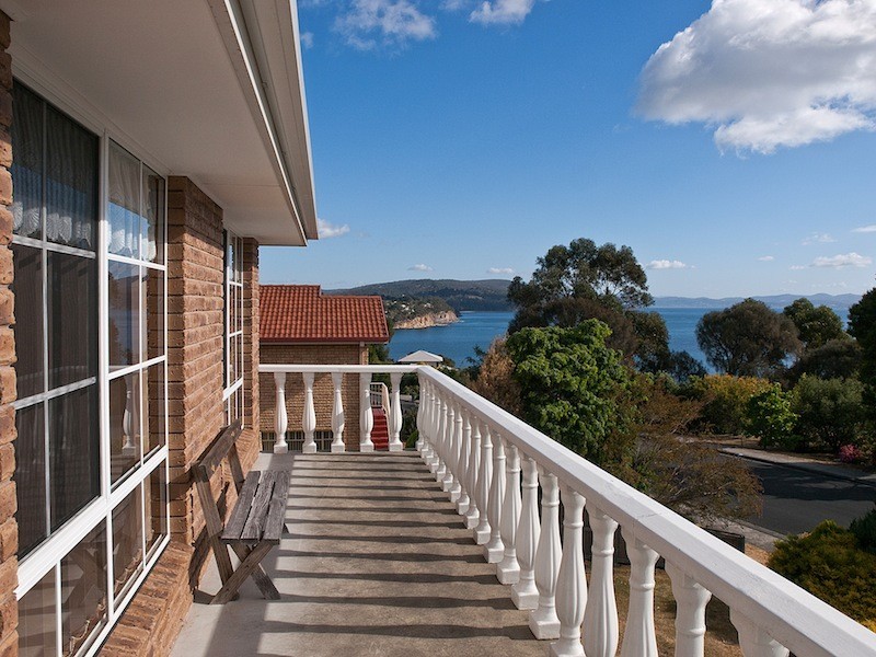 50 Suncoast Drive, Blackmans Bay TAS 7052