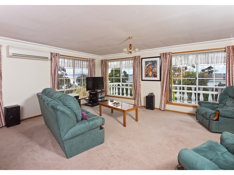 50 Suncoast Drive, Blackmans Bay TAS 7052