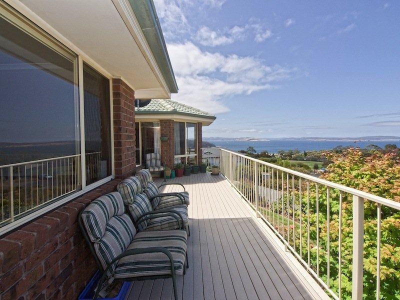 9 Donohoe Gardens, Kingston Beach TAS 7050