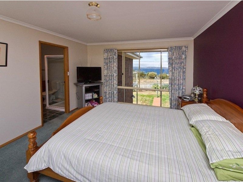 9 Donohoe Gardens, Kingston Beach TAS 7050
