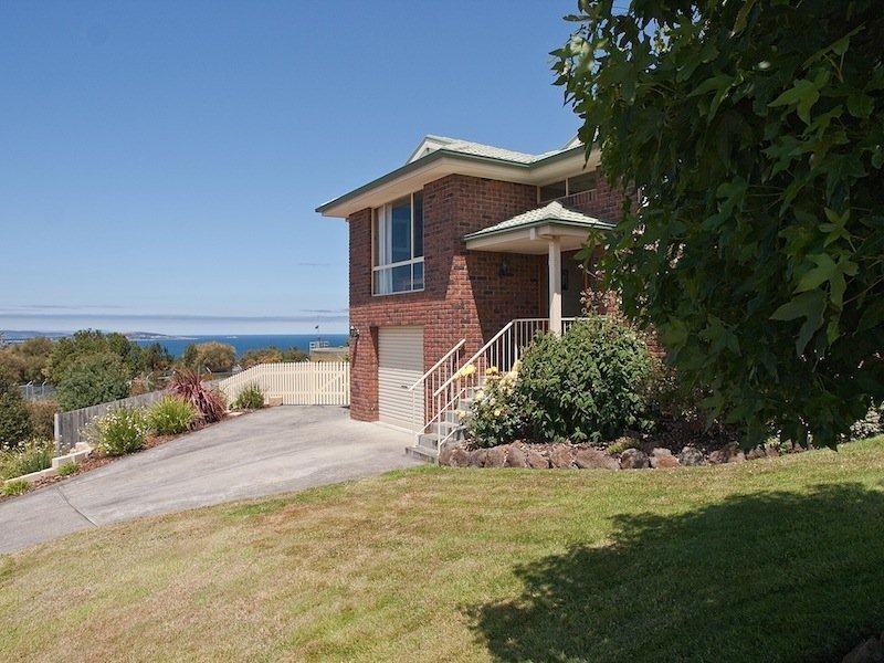 9 Donohoe Gardens, Kingston Beach TAS 7050