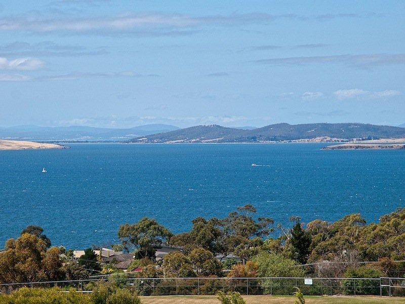 9 Donohoe Gardens, Kingston Beach TAS 7050
