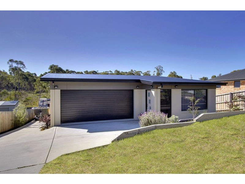 14 Lomandra Drive, Blackmans Bay TAS 7052