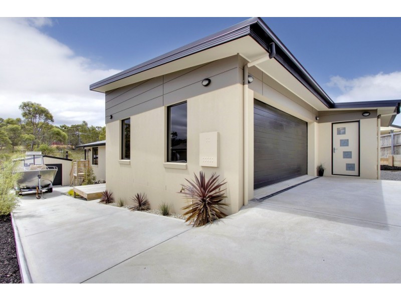 14 Lomandra Drive, Blackmans Bay TAS 7052
