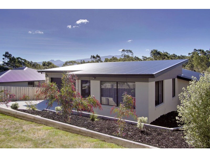 14 Lomandra Drive, Blackmans Bay TAS 7052