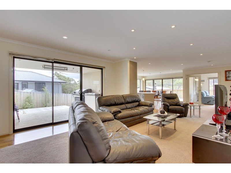 14 Lomandra Drive, Blackmans Bay TAS 7052