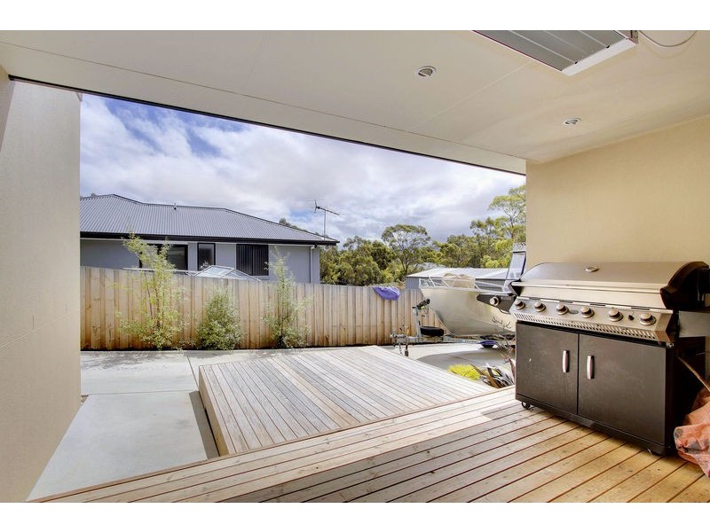 14 Lomandra Drive, Blackmans Bay TAS 7052