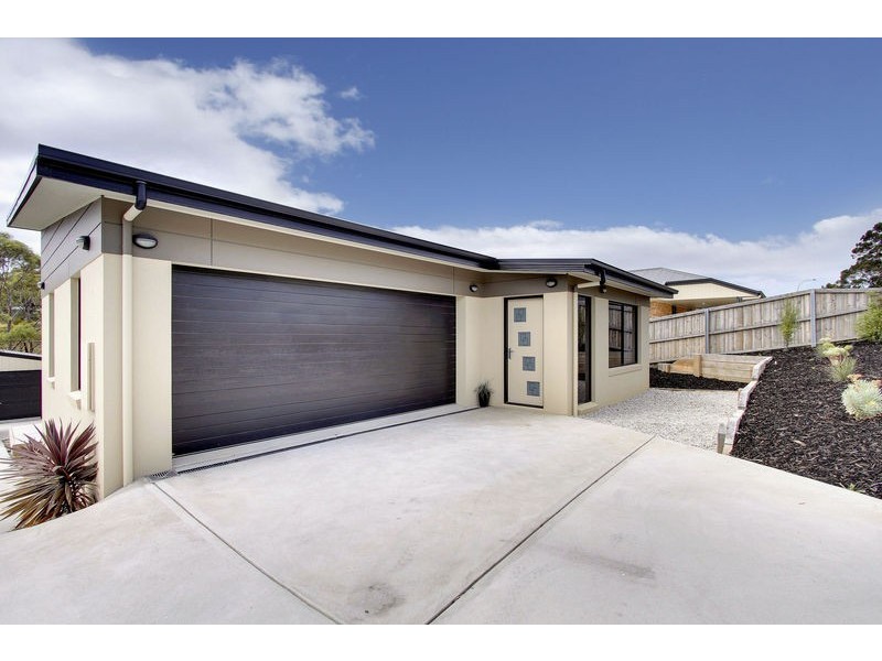 14 Lomandra Drive, Blackmans Bay TAS 7052