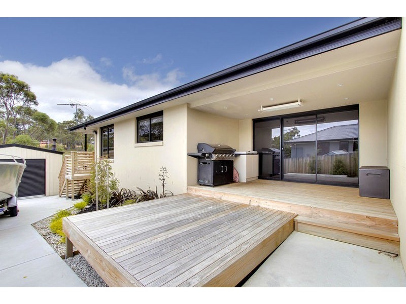 14 Lomandra Drive, Blackmans Bay TAS 7052