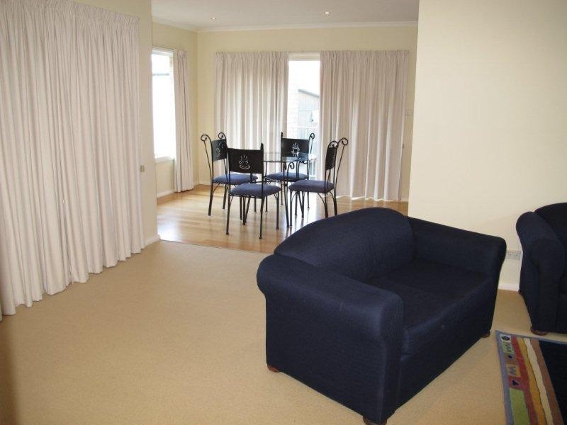 2/4 Home Avenue, Blackmans Bay TAS 7052