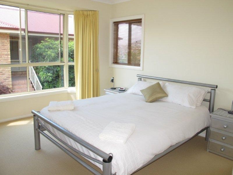 2/4 Home Avenue, Blackmans Bay TAS 7052