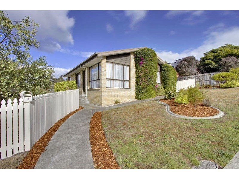 34 Tingira Road, Blackmans Bay TAS 7052