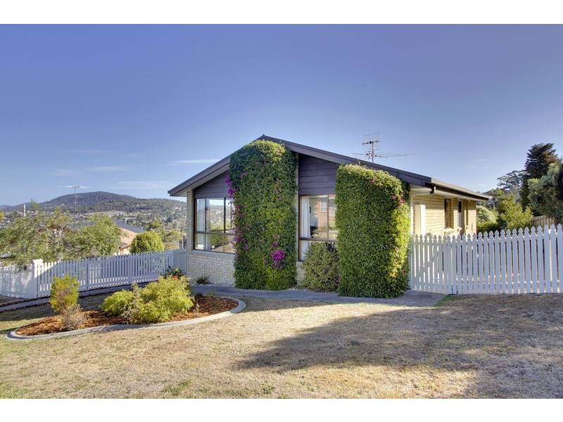 34 Tingira Road, Blackmans Bay TAS 7052