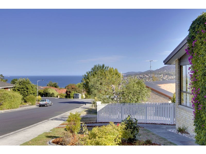 34 Tingira Road, Blackmans Bay TAS 7052