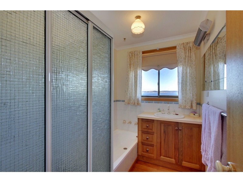 8 Ashley Court, Blackmans Bay TAS 7052