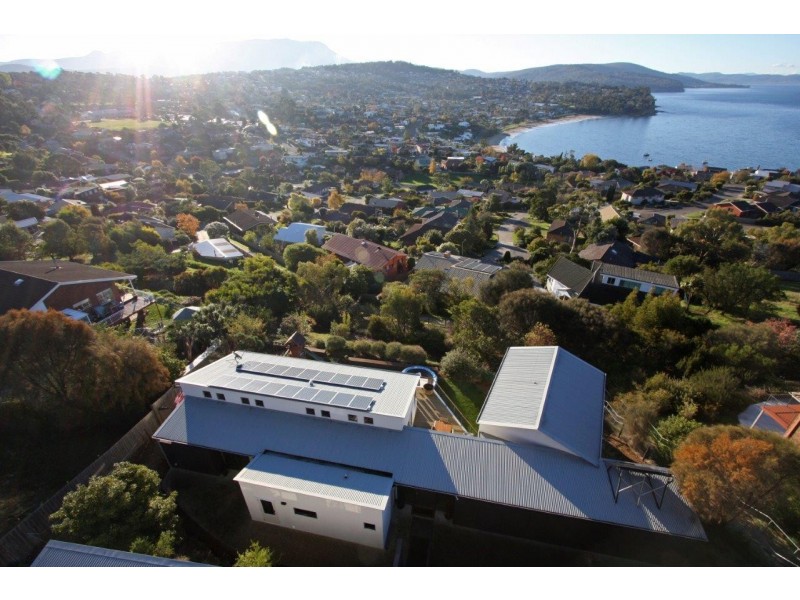 31 Tahune Crescent, Blackmans Bay TAS 7052