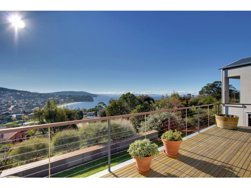 31 Tahune Crescent, Blackmans Bay TAS 7052