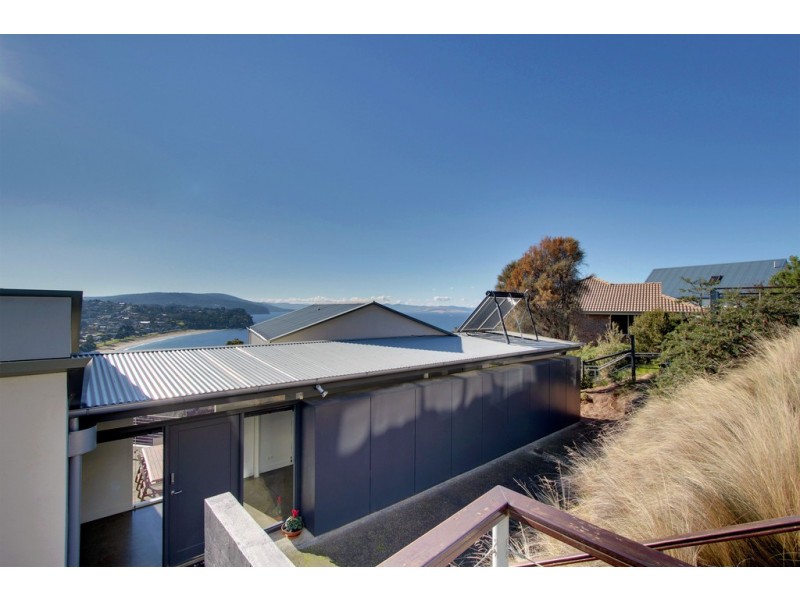 31 Tahune Crescent, Blackmans Bay TAS 7052