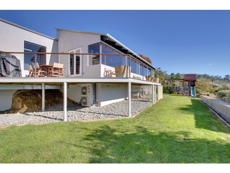 31 Tahune Crescent, Blackmans Bay TAS 7052