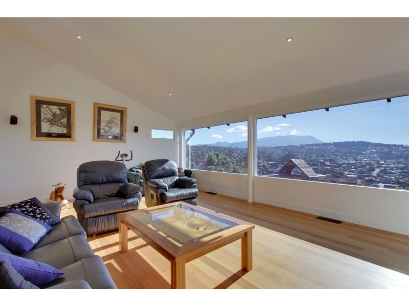 31 Tahune Crescent, Blackmans Bay TAS 7052