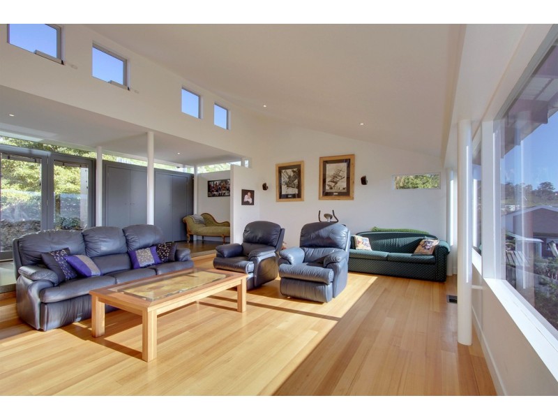 31 Tahune Crescent, Blackmans Bay TAS 7052