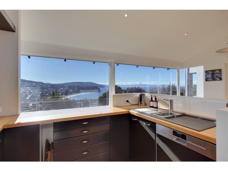 31 Tahune Crescent, Blackmans Bay TAS 7052