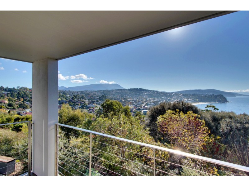 31 Tahune Crescent, Blackmans Bay TAS 7052