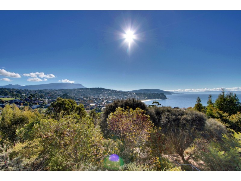 31 Tahune Crescent, Blackmans Bay TAS 7052