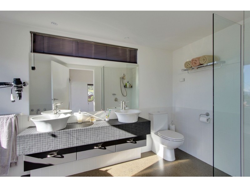 31 Tahune Crescent, Blackmans Bay TAS 7052