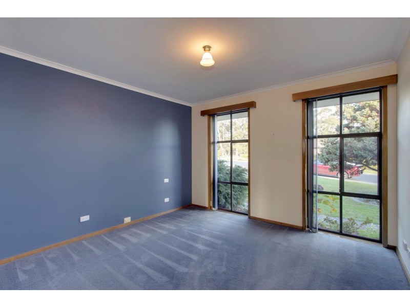 1 Ash Drive, Kingston TAS 7050