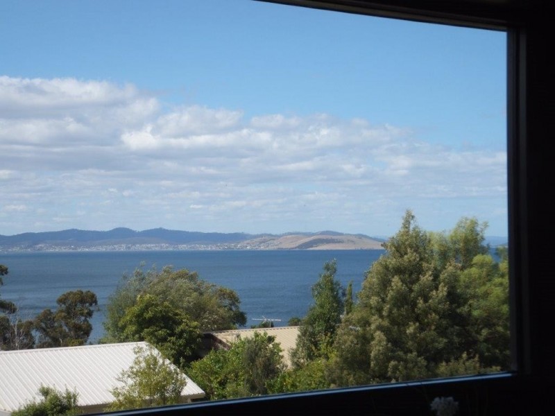 2/23 Powell Road, Blackmans Bay TAS 7052