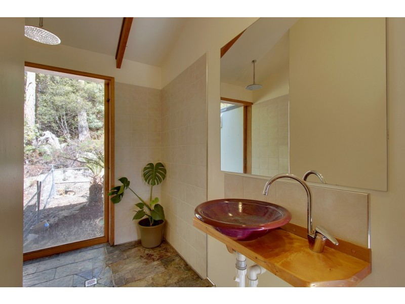 20 Menuganna Road, Fern Tree TAS 7054