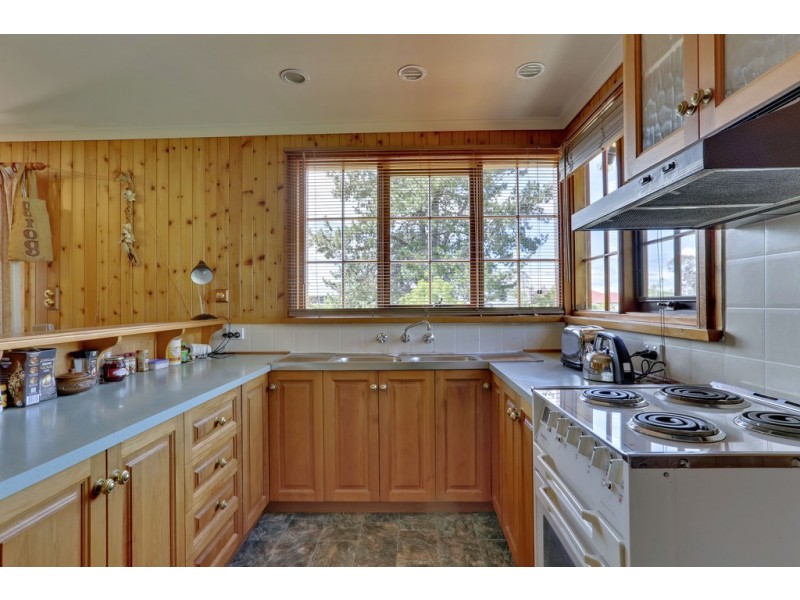 128 Roslyn Avenue, Blackmans Bay TAS 7052