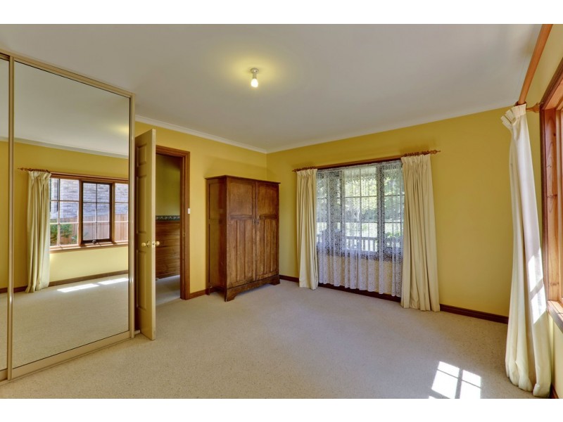 128 Roslyn Avenue, Blackmans Bay TAS 7052