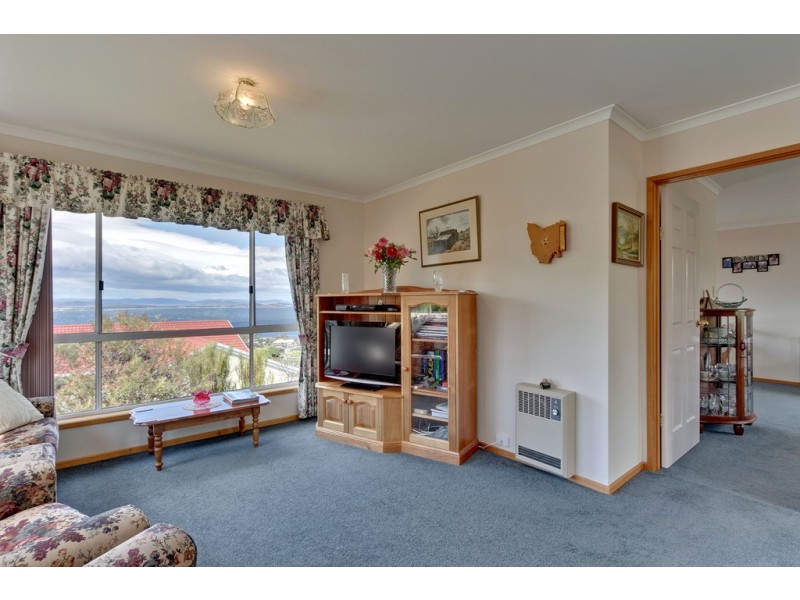 2 Honeysuckle Drive, Blackmans Bay TAS 7052